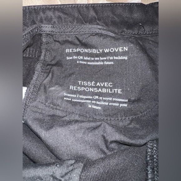 NWOT- FRAME
Black 'Le High 'N' Tight' Jeans, Size 29 - Picture 10 of 11